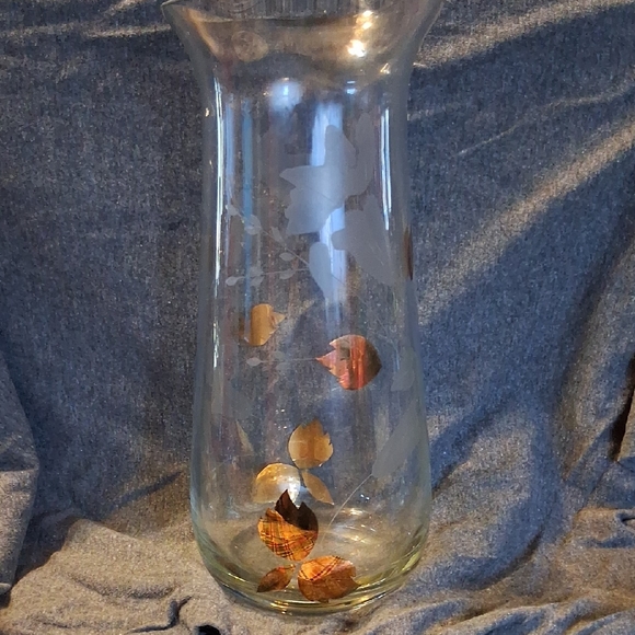 Toscany Other - Elegant Glass Vase with Leaf Design